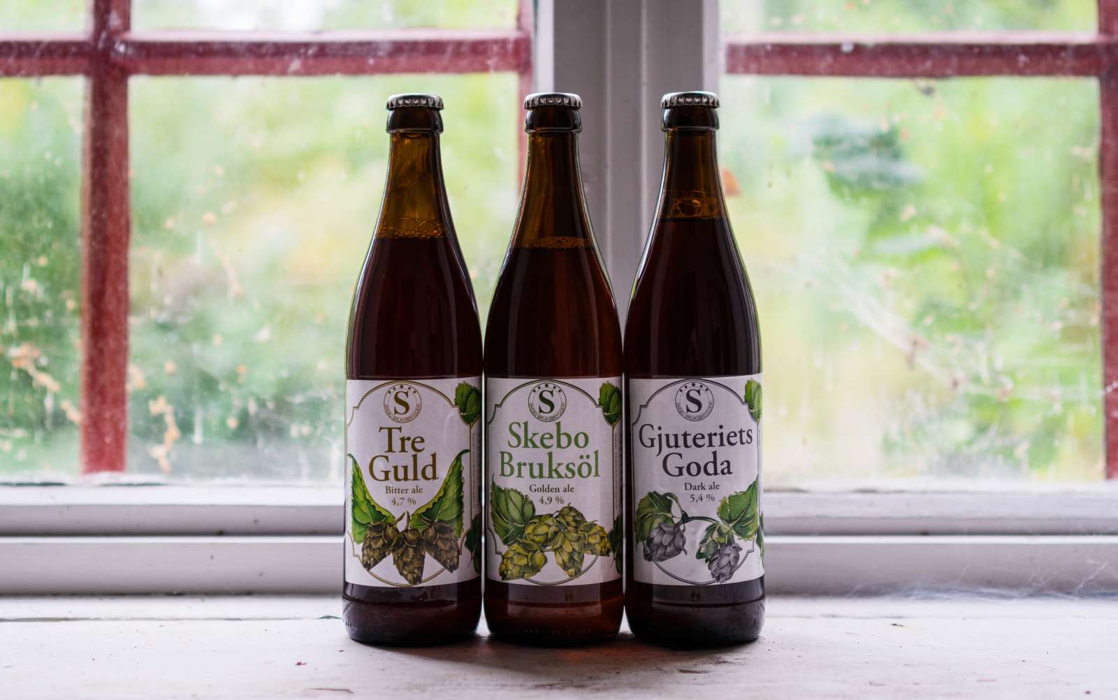 Våra öl uppställda på rad.